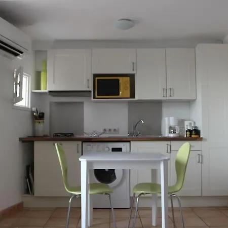 Sur Le Port Apartment *